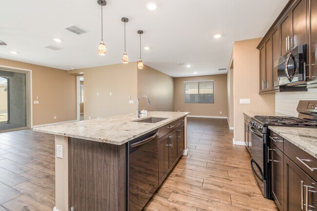 Building Photo - 9820 E Tupelo Ave