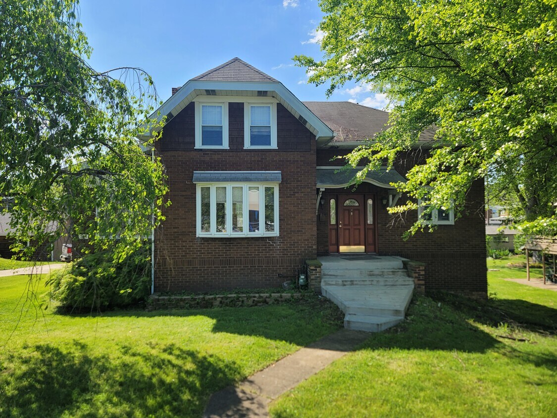 Primary Photo - 245 State Ave
