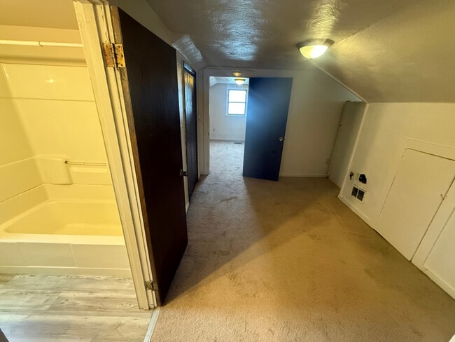 Building Photo - 405 Hillis St
