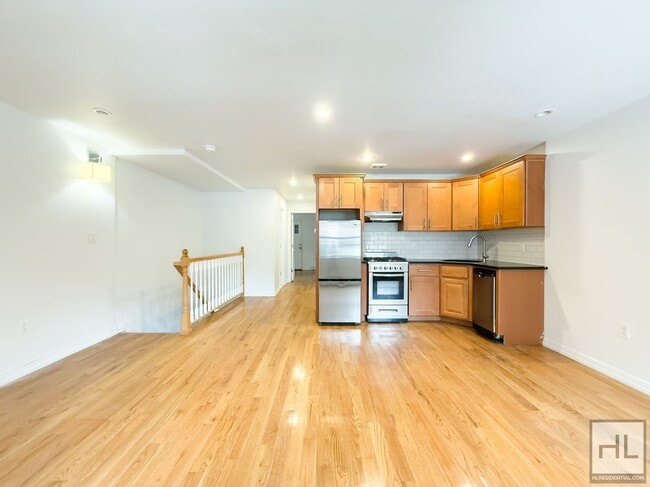 Building Photo - GREENE AVENUE / Spacious Bed-Stuy 2-Bed 1....