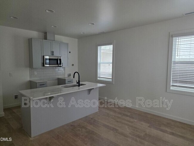 Building Photo - 2819 Wilcox Pl