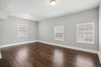 Building Photo - 1002 W 44th St