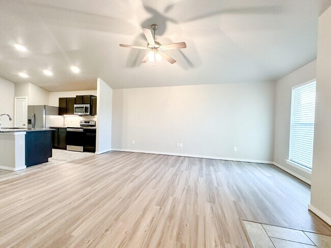 Building Photo - 13803 Quanah Ave