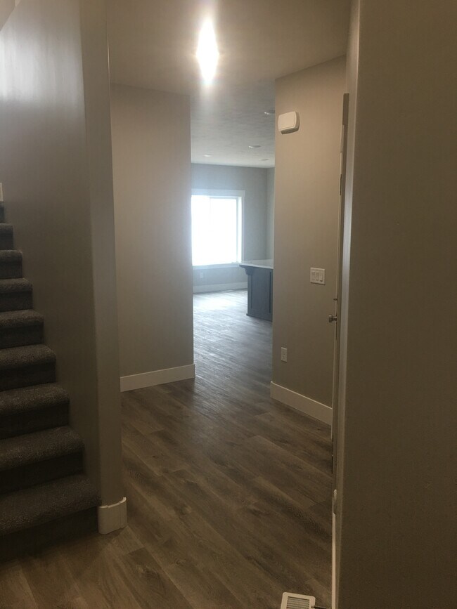 Pasillo desde la entrada - 10668 N 36th E