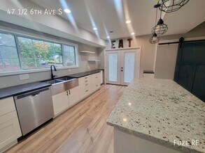 Building Photo - 47 1/2 6th Ave S