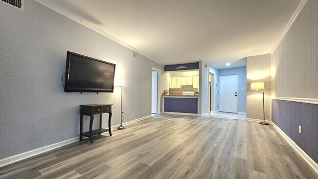 Building Photo - 8502 Barrington Ct