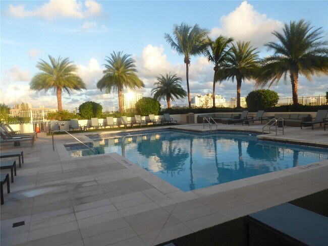 Foto del edificio - 3000 Coral Way