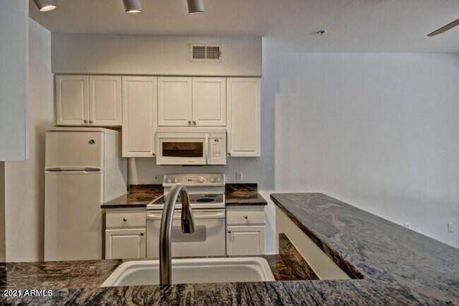 Foto del edificio - 1701 E Colter St