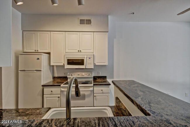 Building Photo - 1701 E Colter St