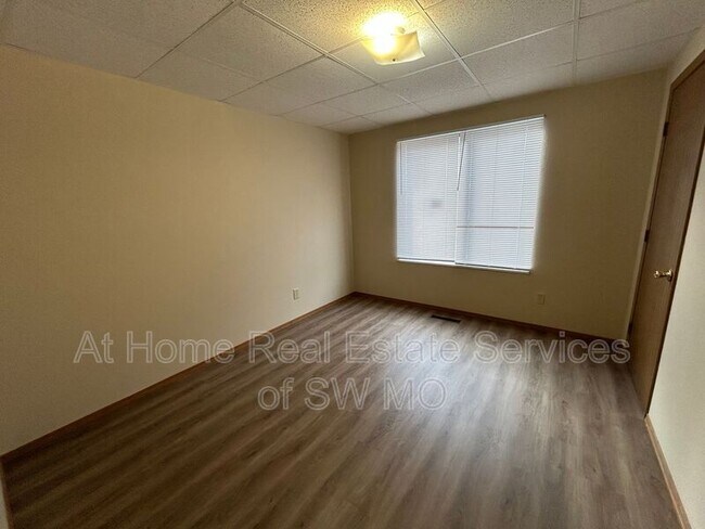 Foto del edificio - 702 E Bain St