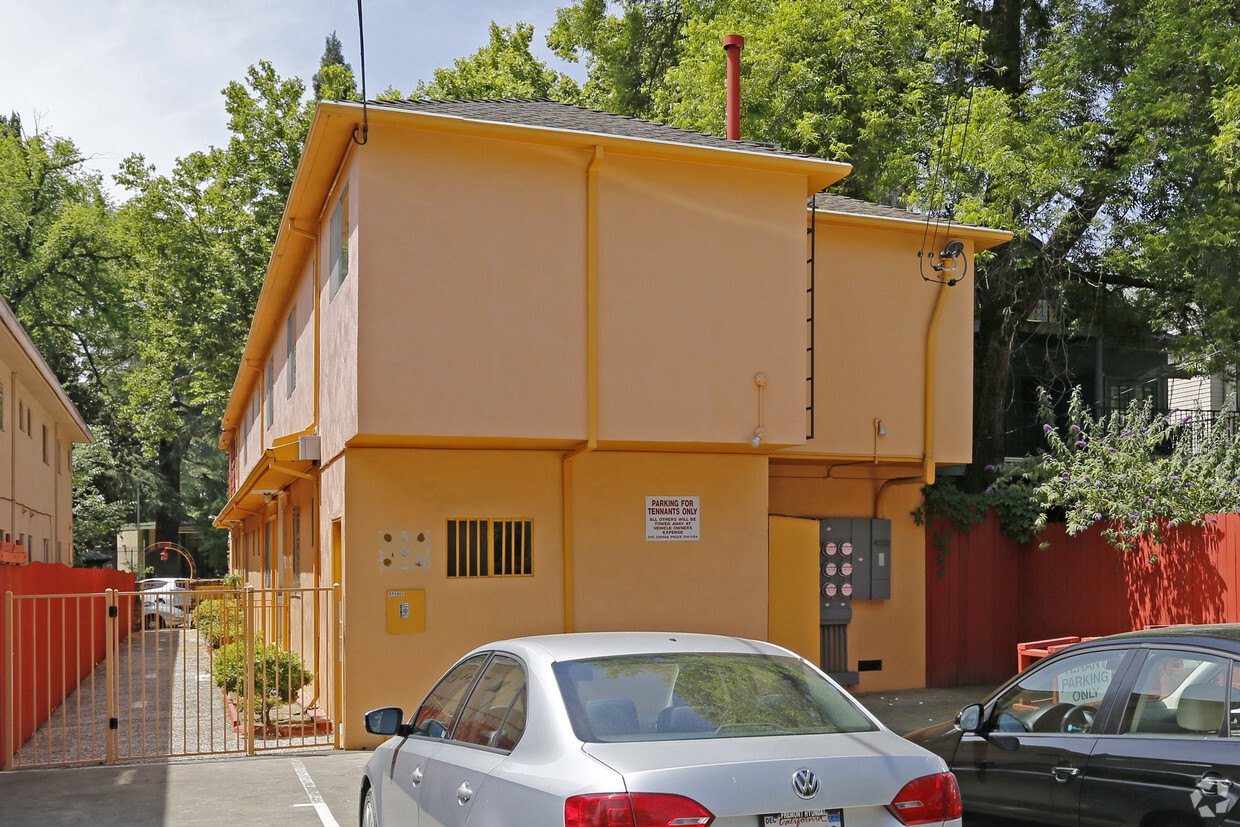 Building Photo - Zuniga Apartment Family