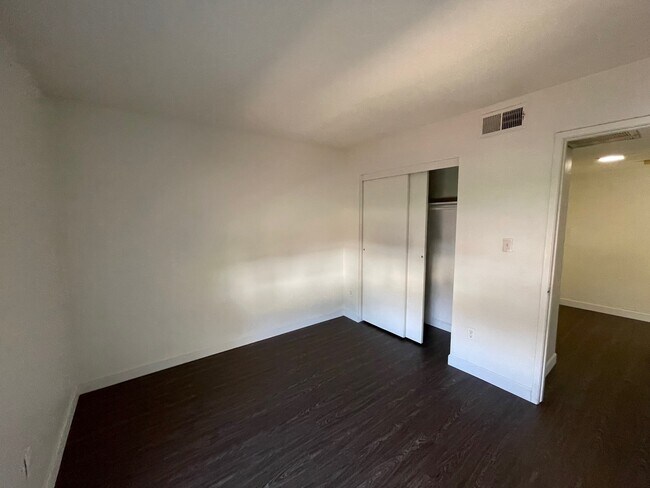 Foto del edificio - 5972 W Golden Ln