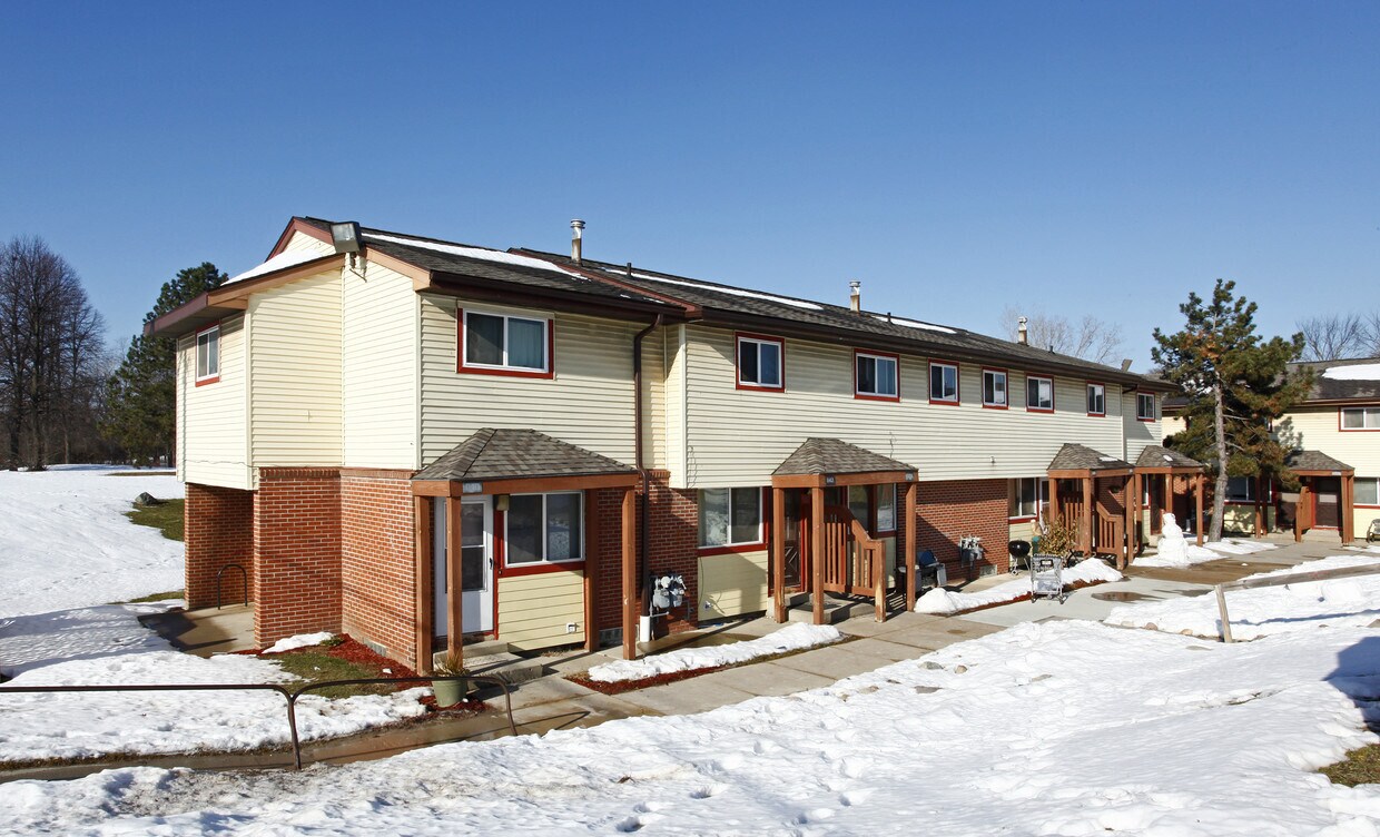 Primary Photo - Maple Meadows Apartments