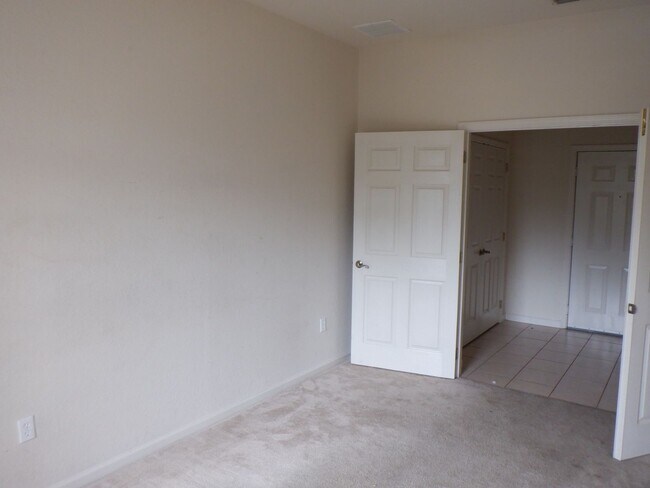Foto del edificio - Beautiful 3/2 2nd Floor condo in gated Flo...