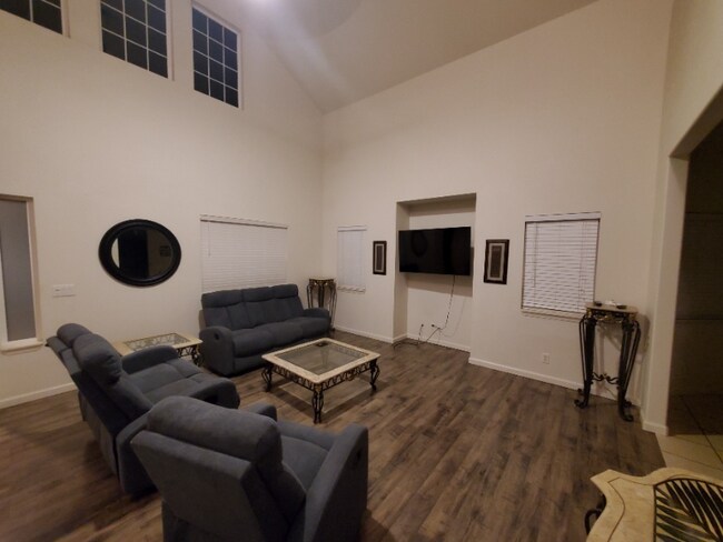 Building Photo - 206 Oluea Cir
