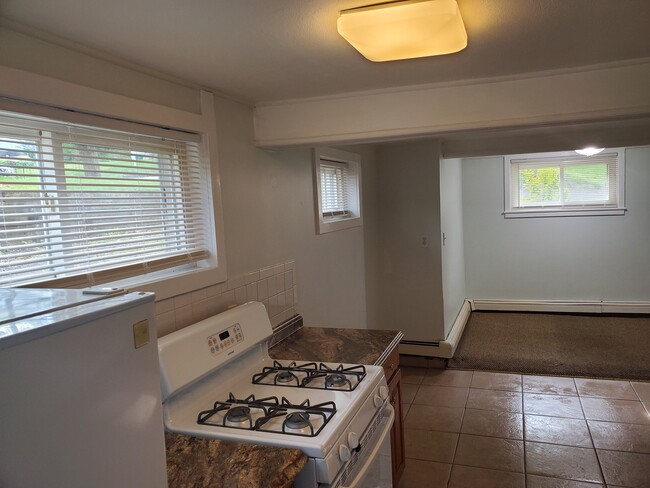 Building Photo - 27 Brookhaven Dr