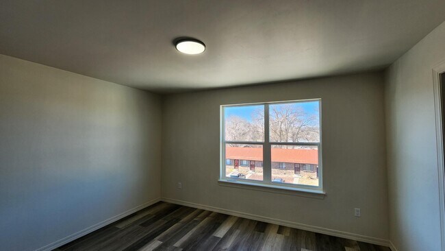 Foto del edificio - 708 Cedar Creek Ave