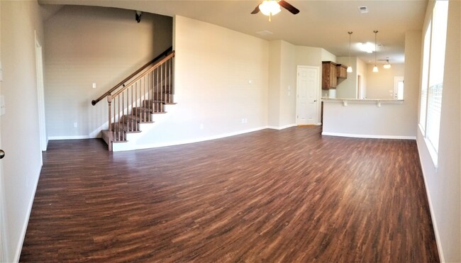 Building Photo - Spacious Duplex in Benbrook