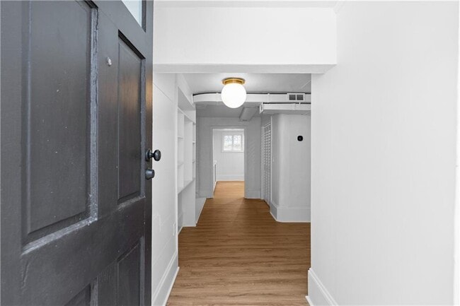Building Photo - 833 Martina Dr NE