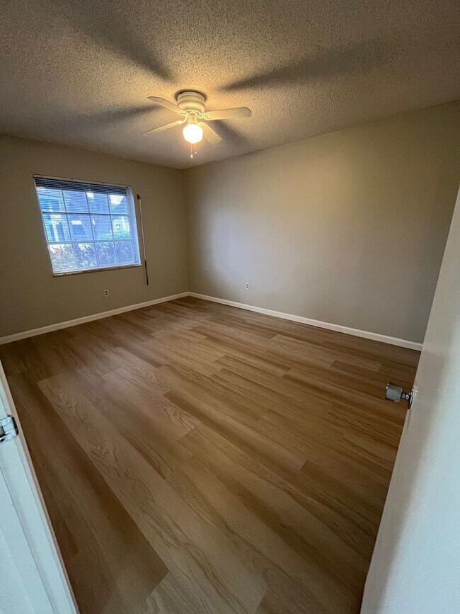 Foto del edificio - 2/2 First Floor in Poppleton Creek!