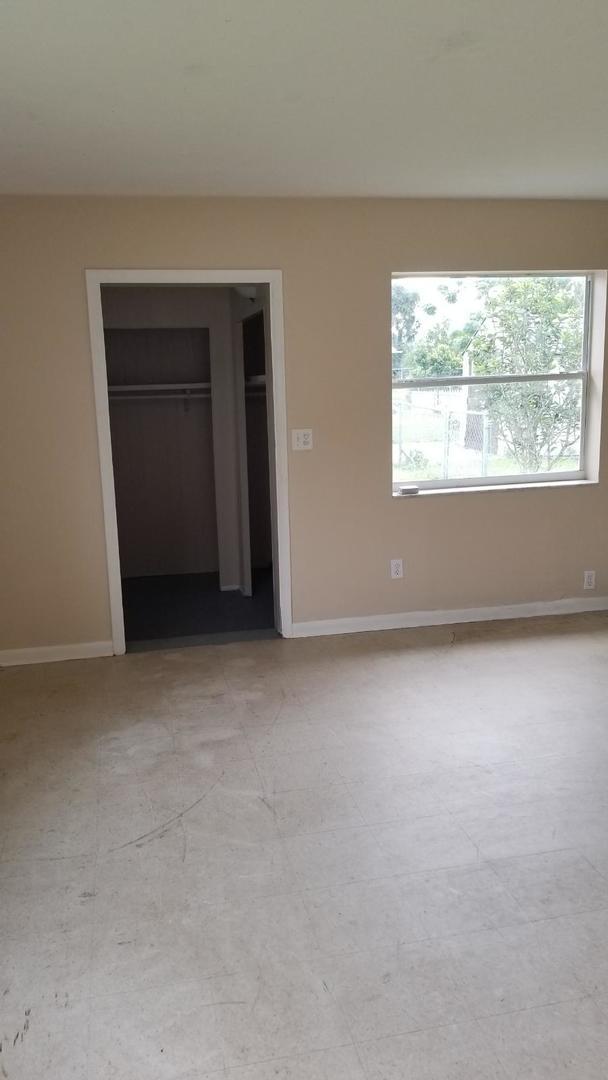 Foto del edificio - 2 Bed 1 Bath Home Pet Friendly Large Fence...