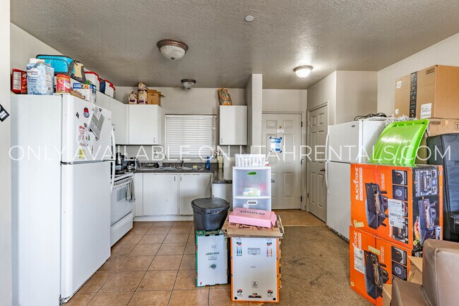 Building Photo - 838 E 700 N