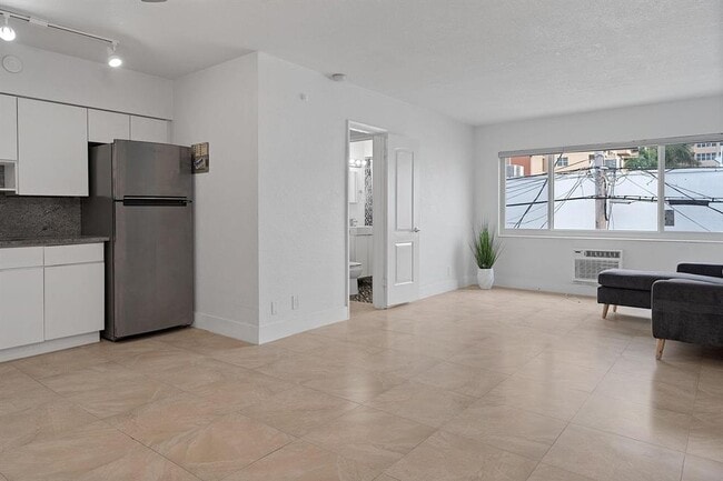 Building Photo - 3349 NE 33rd St