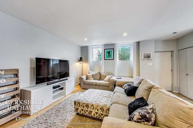 Foto del edificio - 3147 N Southport Avenue