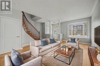 Building Photo - 10561 Bayview Ave