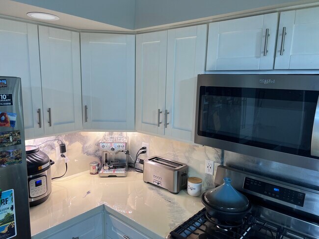 Foto del edificio - 8317 Bluebird Way