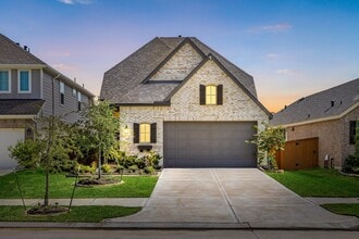 Building Photo - 905 Crystal Bnd Ln