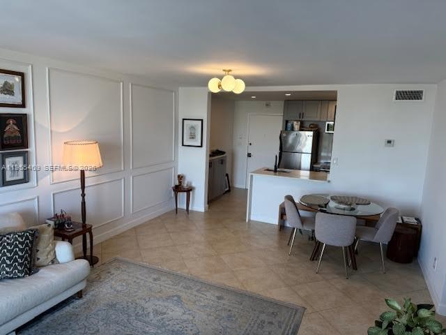 Building Photo - 2000 NE 135th St