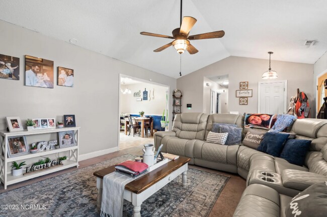 Building Photo - 129 Airleigh Pl