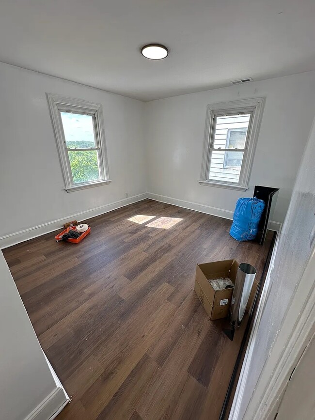 Photo - 3 Bed 1 Bath Apartment