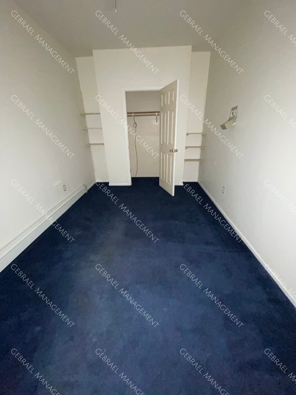 Building Photo - 910 N Van Buren St