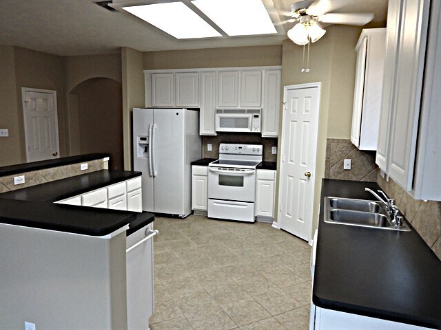 Foto del edificio - 3523 Pine Valley Dr