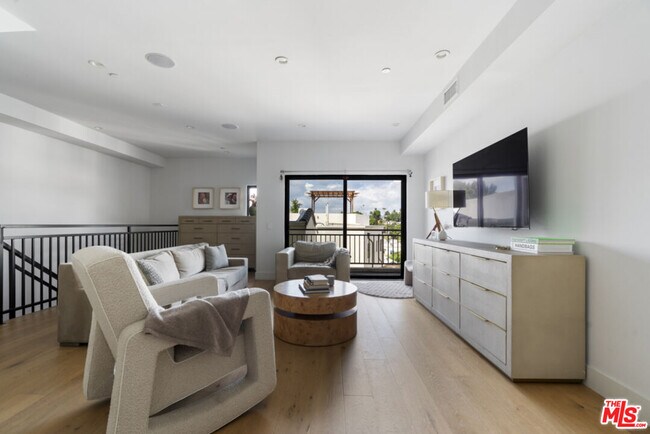 Foto del edificio - 738 Parkman Ave