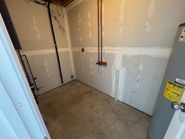 Building Photo - 819 Navajo Trail