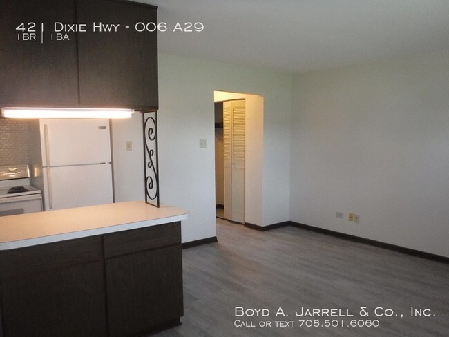 Quiet one bedroom, immediate occupancy Apartment for