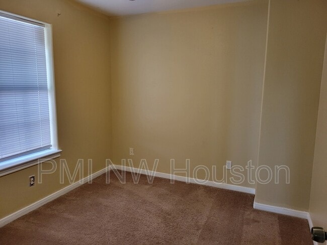 Building Photo - 14926 Darbydale Dr