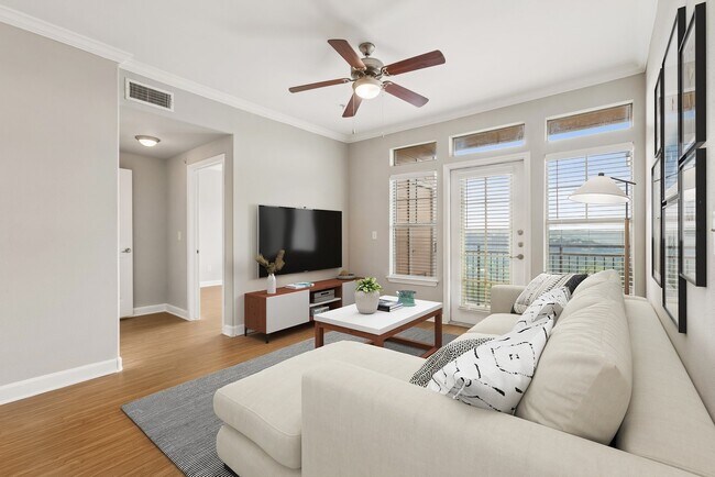 Building Photo - 10x Living at Grandview