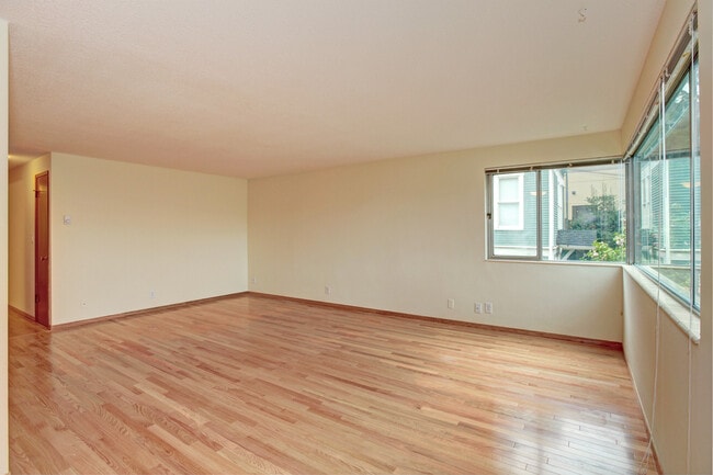 Building Photo - 52 W Etruria St
