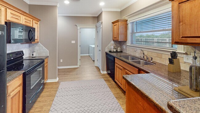 Building Photo - 2830 Horseback Dr