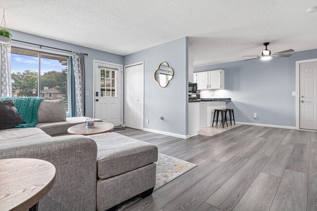 Building Photo - 7633 Wedgewood Ct