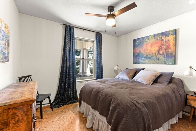 Foto del edificio - 5 Bedroom Ranch Available in Maple Hill
