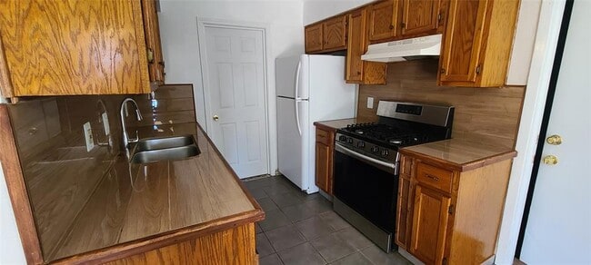 Building Photo - 750 Sunburst Dr
