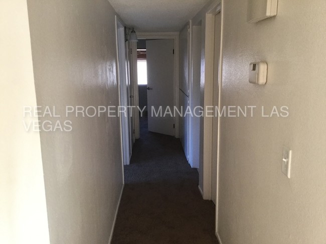 Foto del edificio - 681 Pepper Tree Cir