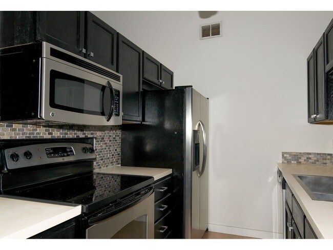 Building Photo - 9872 Nob Hill Ct