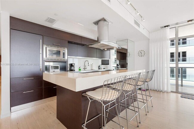 Foto del edificio - 3737 Collins Ave