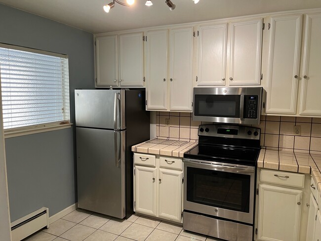 kitchen (befor repainting) - 1461 Broadway